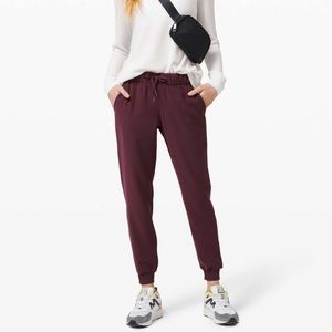 Black Lululemon On The Fly Woven Joggers